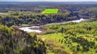Земельный участок в окружении озер